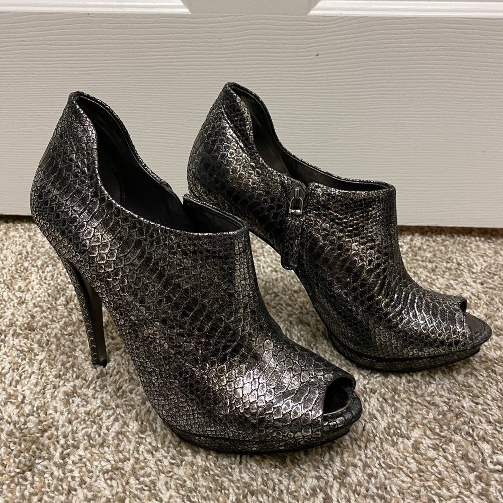 BCBG *NEW* Heels 9.5